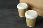 Ukuran Berbeda Kraft Ripple Paper Coffee Cups Logo Disesuaikan Untuk Minum Panas