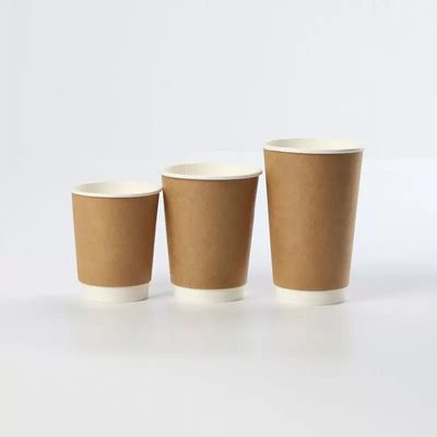 Takeaway cangkir kertas kopi sekali pakai Logo Kustom Dicetak Sekali Pakai Gaya Disesuaikan Kemasan Warna Fitur Eco Material